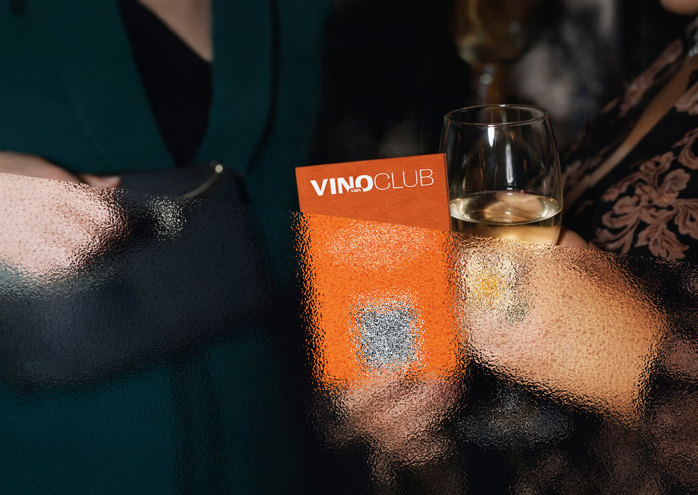 VINOCLUB membership card and glass